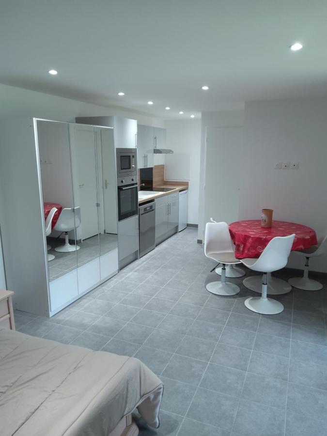 Apartamento Meublé avec cour Sotteville-lès-Rouen Exterior foto