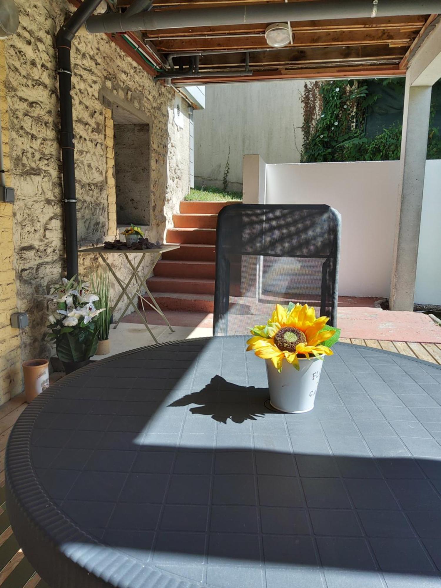 Apartamento Meublé avec cour Sotteville-lès-Rouen Exterior foto